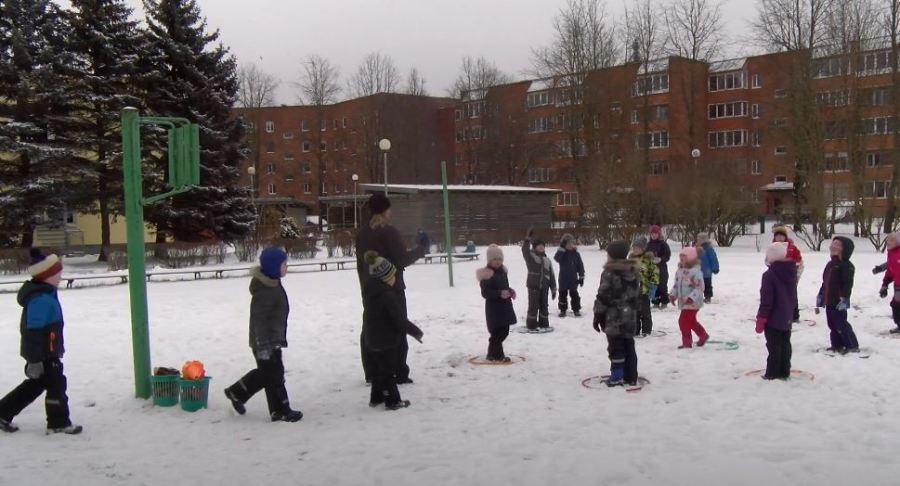 Sportlik ja terviseedendav tegevus lasteaias Päikseke 1.12.2021. ESN TV.