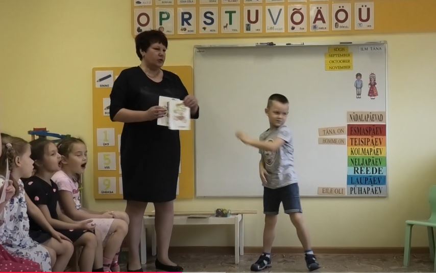 Keelekümblus Sillamäe lasteaias Päikseke 2.11.2021. ESN TV