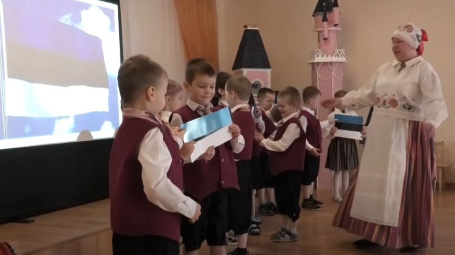 Iseseisvuspäev Sillamäe lasteaias Päikseke 24.02.2022. ESN TV