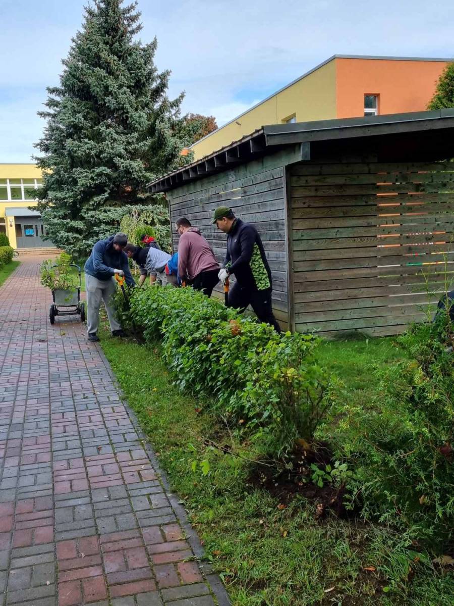 Vabatahtlikud Swedbankist Sillamäe lasteaias Päikseke. Oktoober 2023
