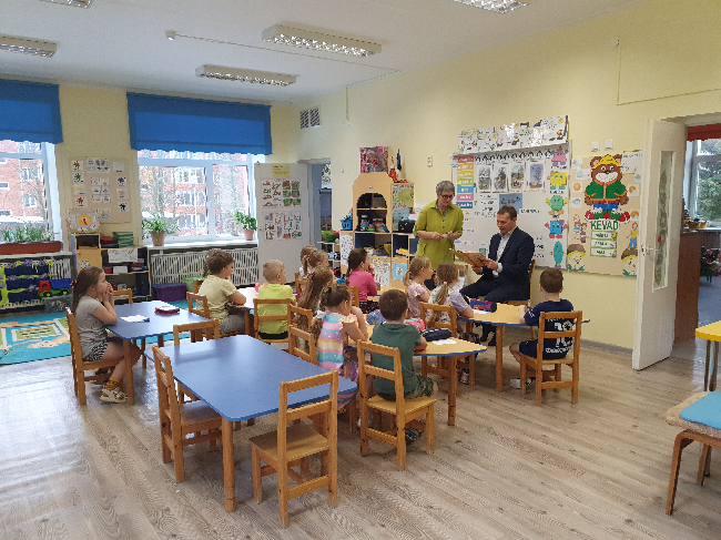 ESN TV. Sillamäe Linnavalitsus tähistab emakeelepäeva taas koos lasteaialastega. 14.03.2024