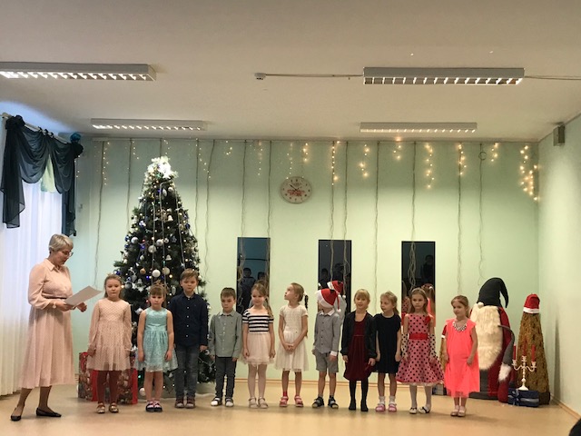 Rühma Kelluke lapsed näitasid kontserti Sillamäe Laste Hoolekande Asutusest “Lootus” lastele. Jaanuar 2023