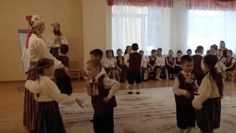 ESN TV. Eesti Iseseisvuspäev Sillamäe lasteaias Päikseke 22.02.2024