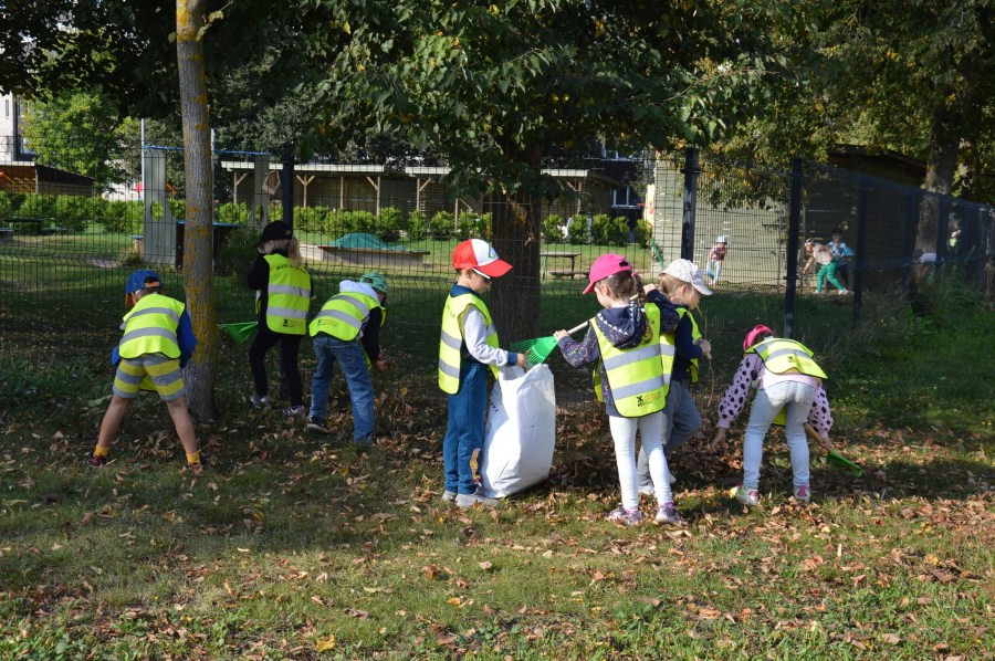 Lasteaia Päikseke lapsed osalesid Maailmakoristuspäeval. 1.10.2024