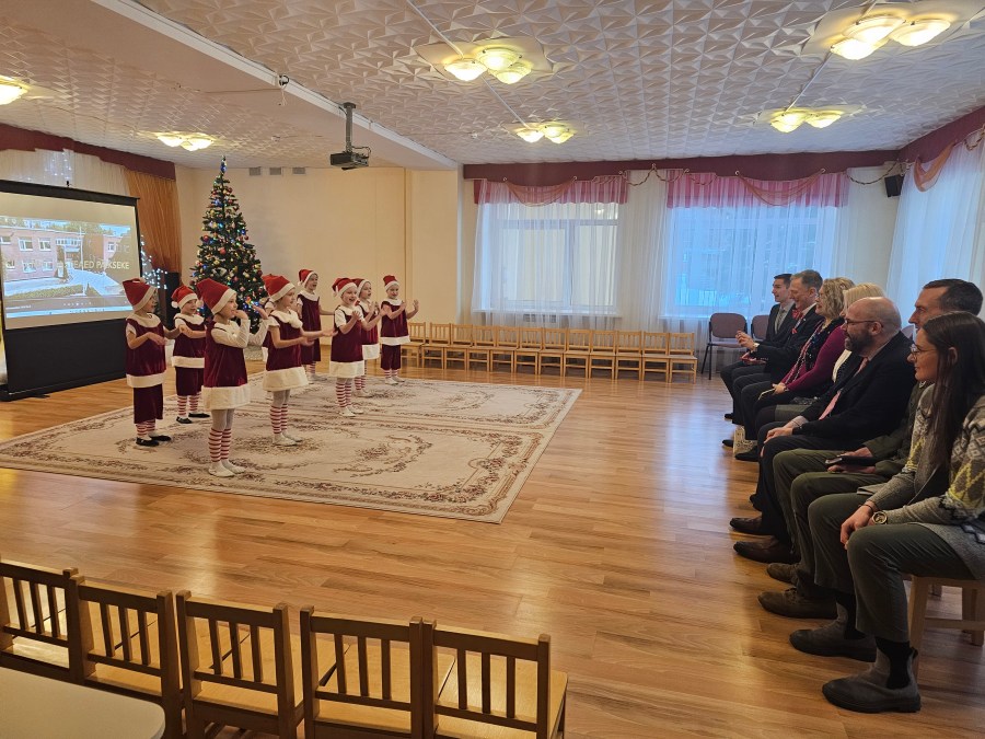 Külalised Sillamäe lasteaias Päikseke