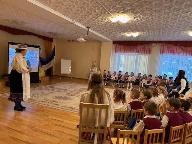 Eesti Iseseisvuspäeva tähistamine Sillamäe lasteaias Päikseke (video) + ESN TV reportaažid