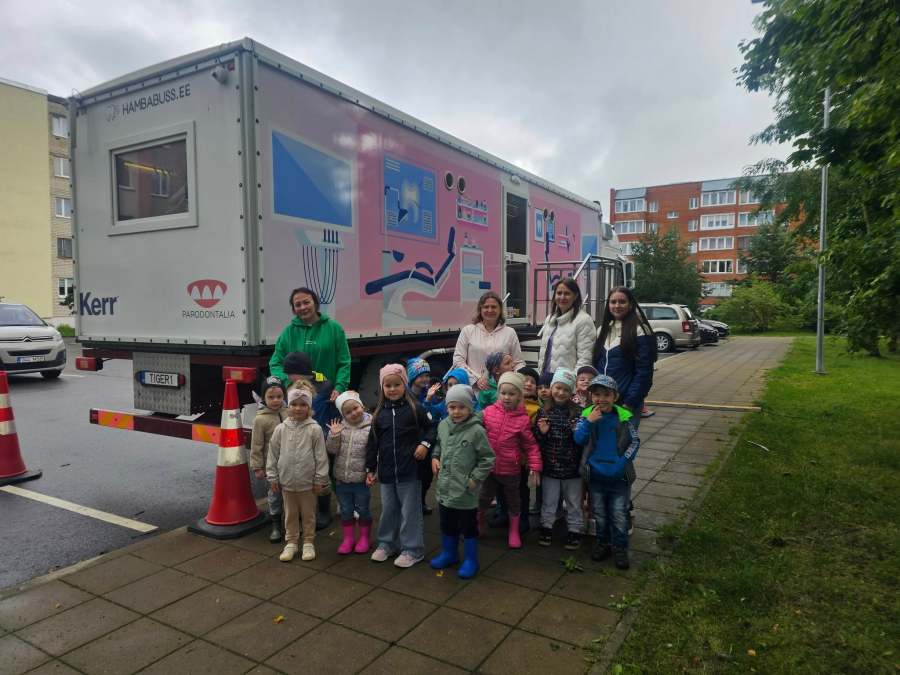 Lasteaeda külastas hambabuss