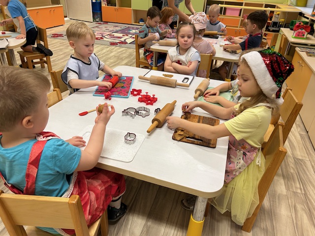 ESN TV. Magusad jõulutraditsioonid ja rõõmsad päkapikud Sillamäe lasteaias Päikseke