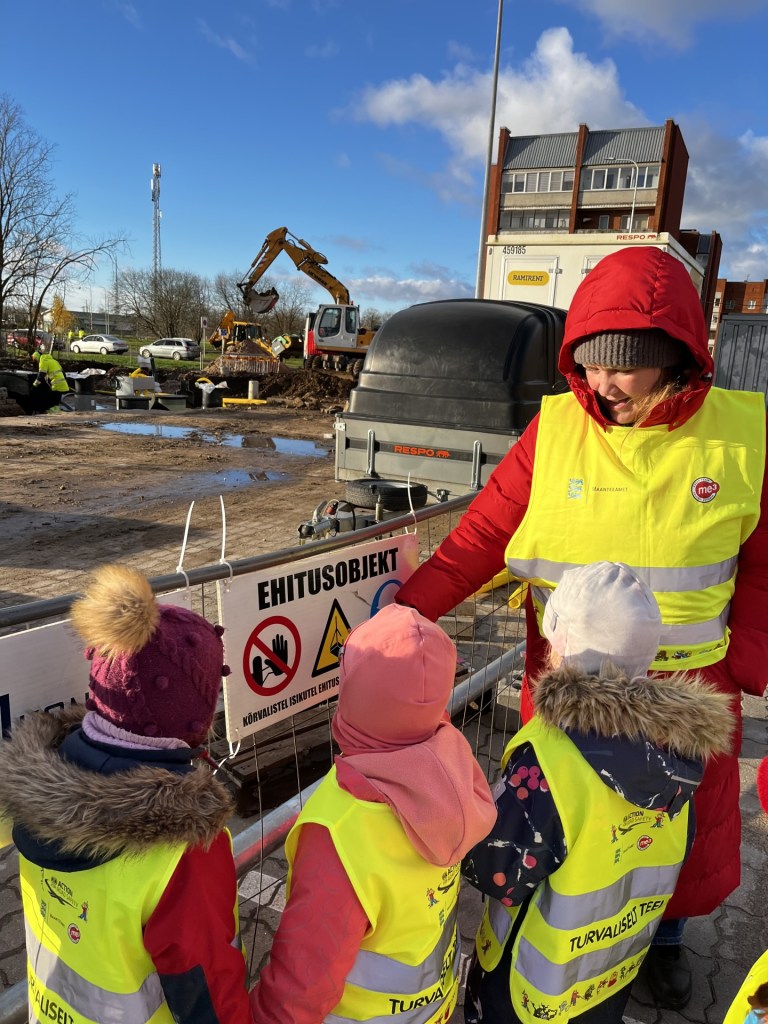 ESN TV. Sillamäe lasteaia Päikseke Lepatriinu rühma põnev teekond ametite maailma.